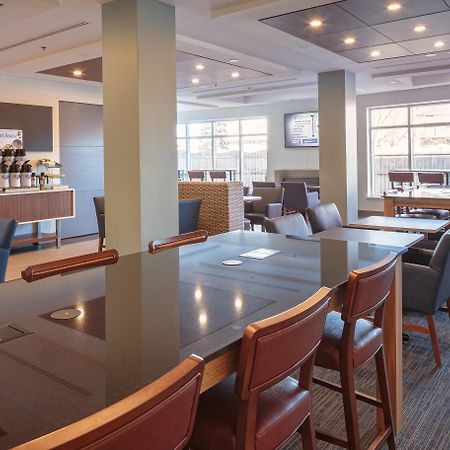 Holiday Inn Express & Suites - Belleville By Ihg Экстерьер фото