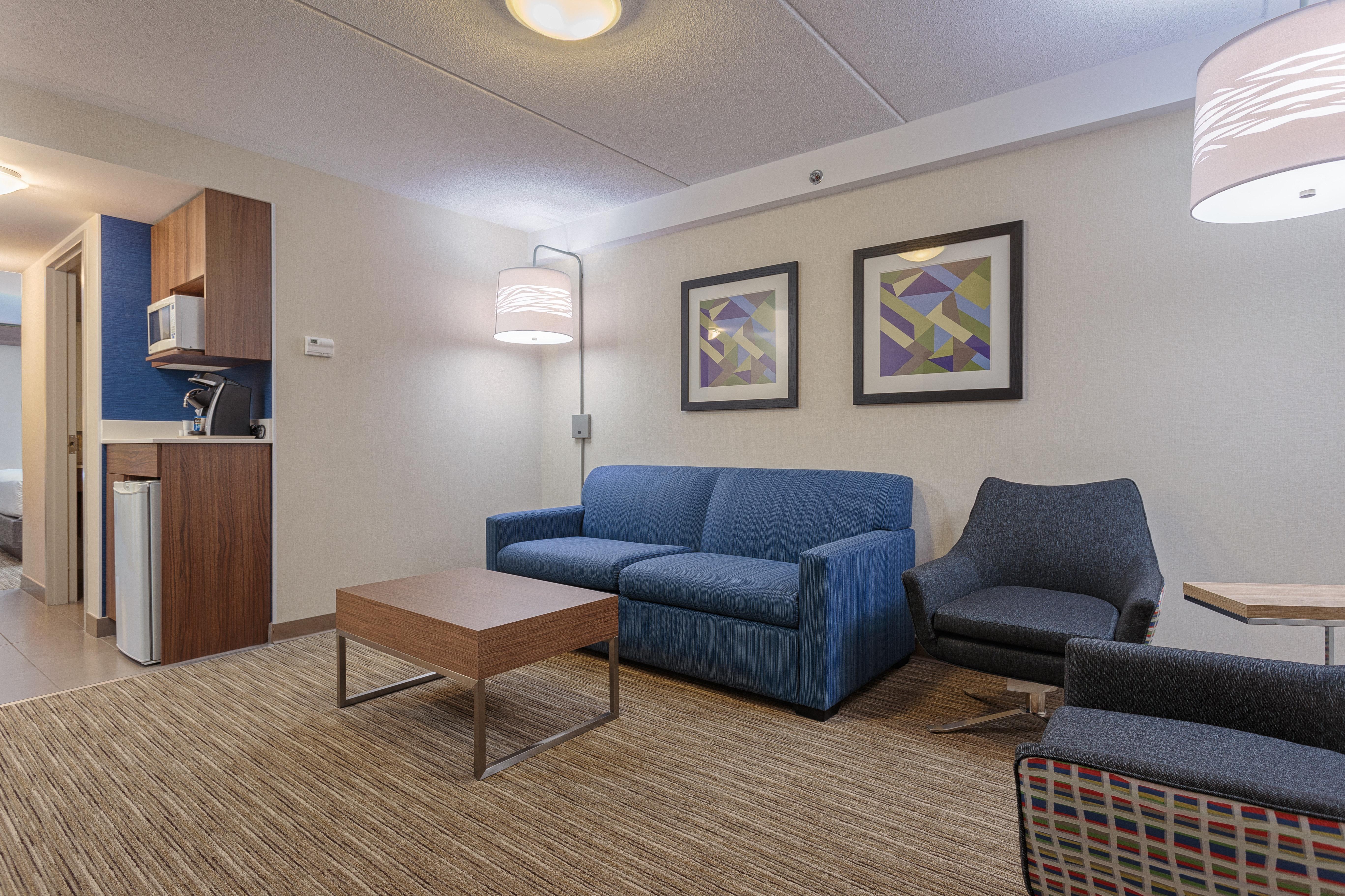 Holiday Inn Express & Suites - Belleville By Ihg Экстерьер фото