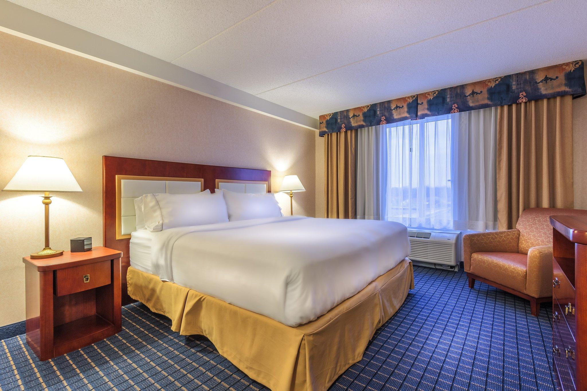 Holiday Inn Express & Suites - Belleville By Ihg Экстерьер фото