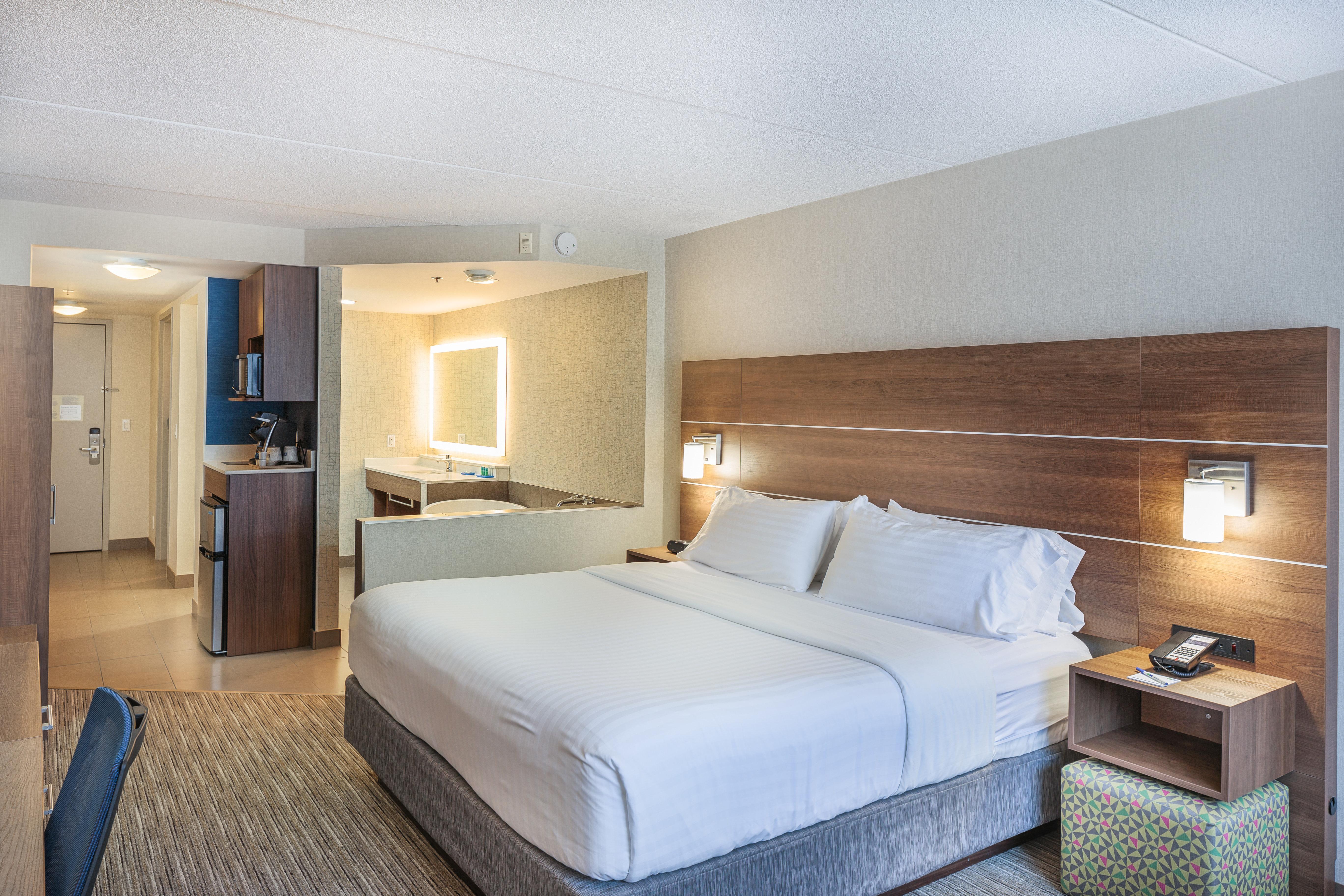 Holiday Inn Express & Suites - Belleville By Ihg Экстерьер фото