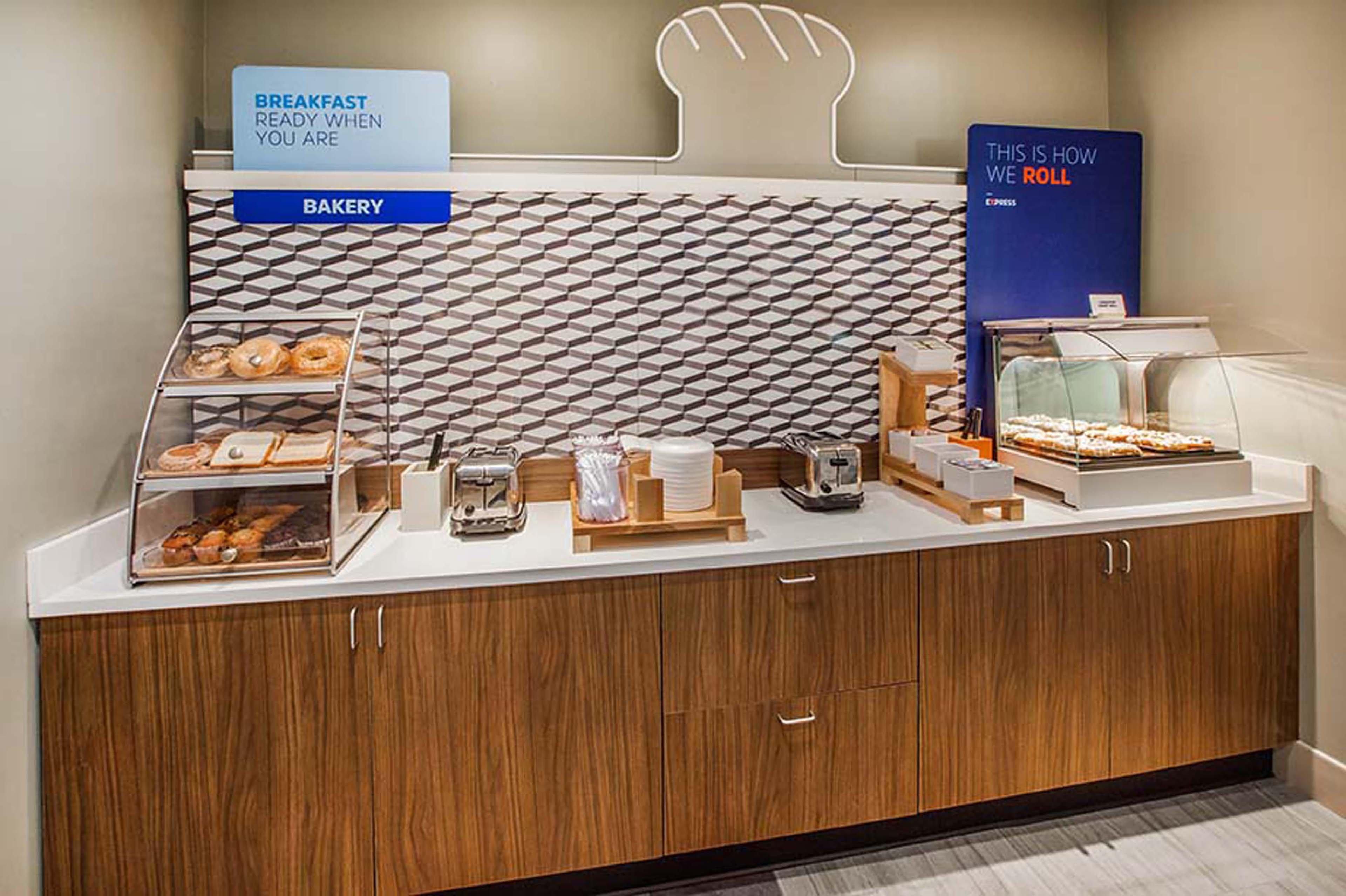 Holiday Inn Express & Suites - Belleville By Ihg Экстерьер фото
