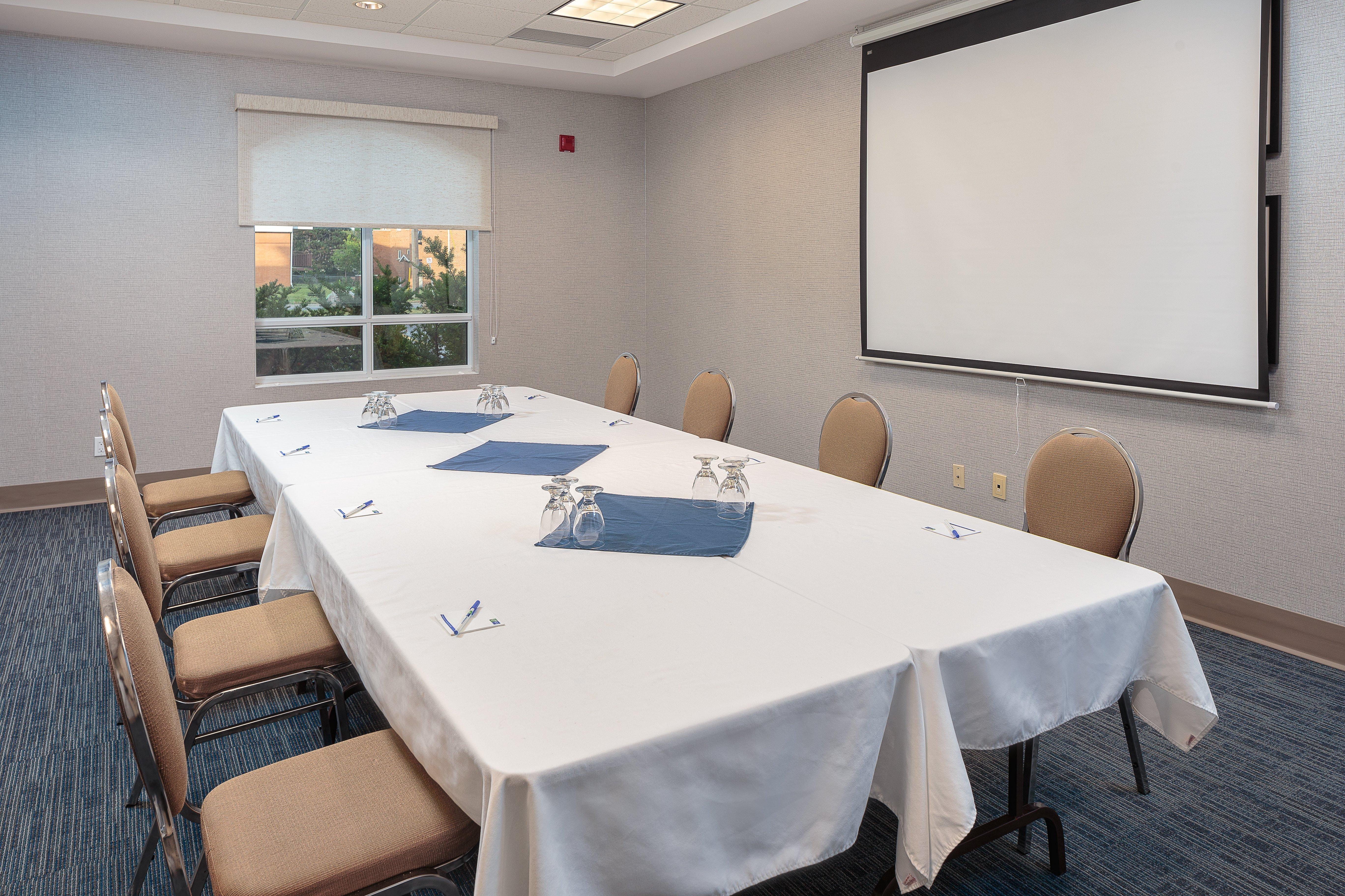 Holiday Inn Express & Suites - Belleville By Ihg Экстерьер фото
