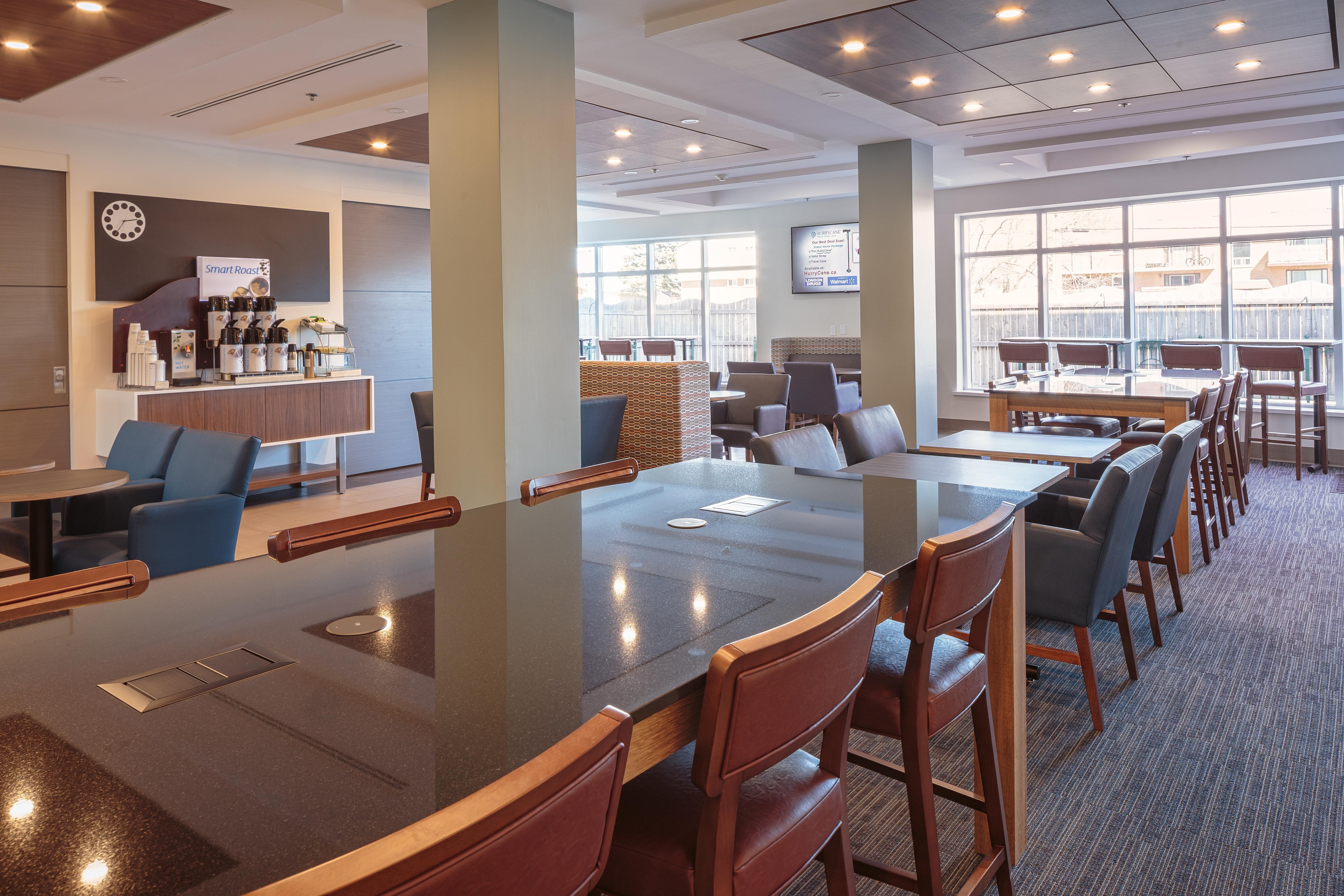 Holiday Inn Express & Suites - Belleville By Ihg Экстерьер фото