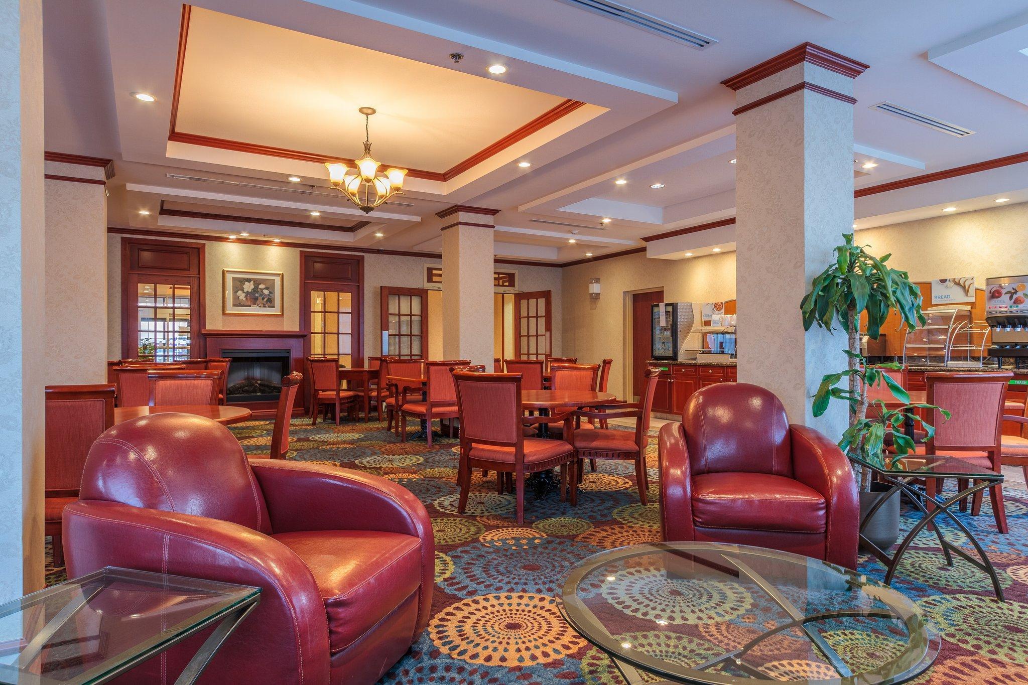Holiday Inn Express & Suites - Belleville By Ihg Экстерьер фото